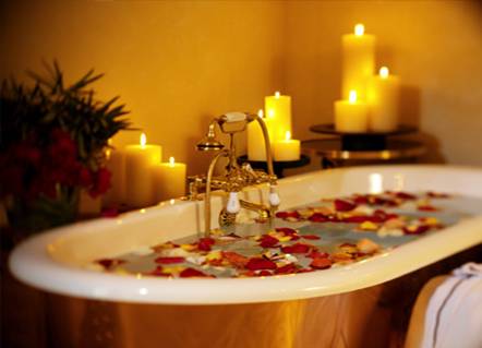 Un baño relajante ayuda a mantener una piel tersa y suave.